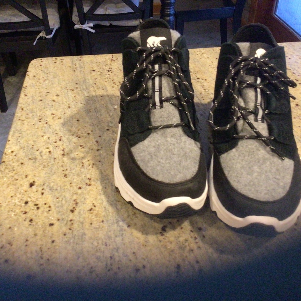 Sorel Kinetic  Boots 8.5